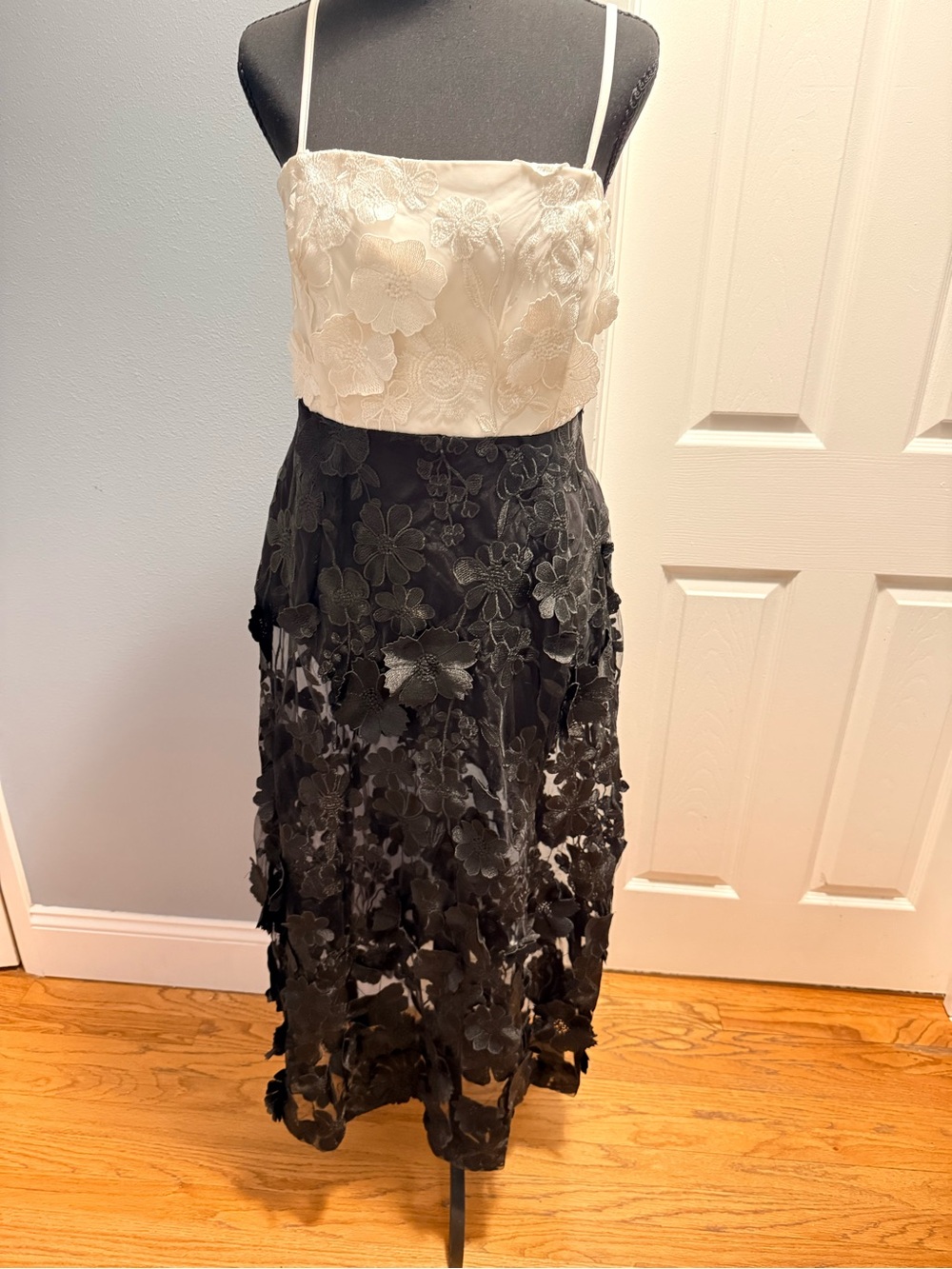 ENDLESS ROSE Floral Color Block Appliqué Midi Dress Black Ivory NWT M